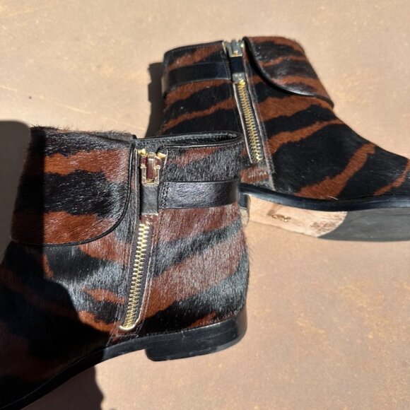 Vince Camuto Signature Bootie Cowhide (Hair-on) Size 6.5 - Picture 5 of 6